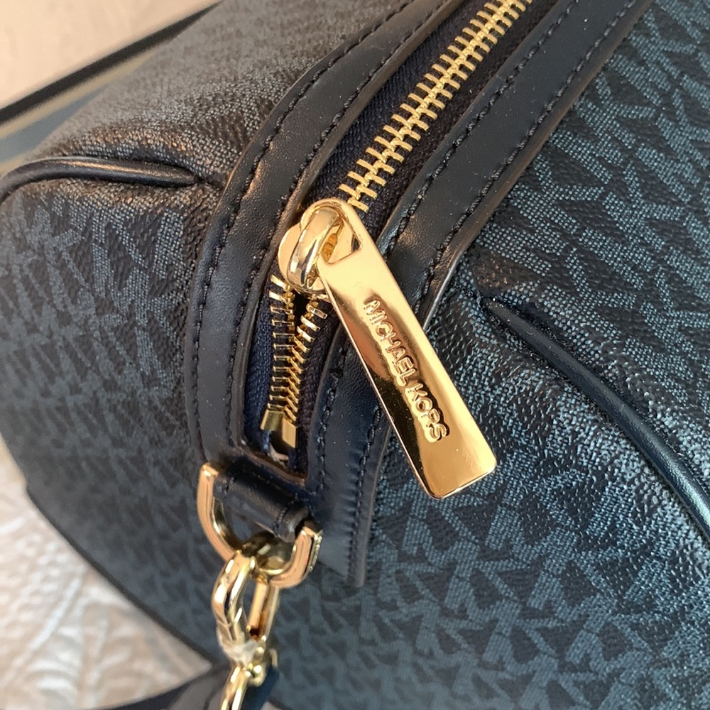 ❌SOLD❌ Authentic Michael Kors duffle bag - Picture 10 of 17